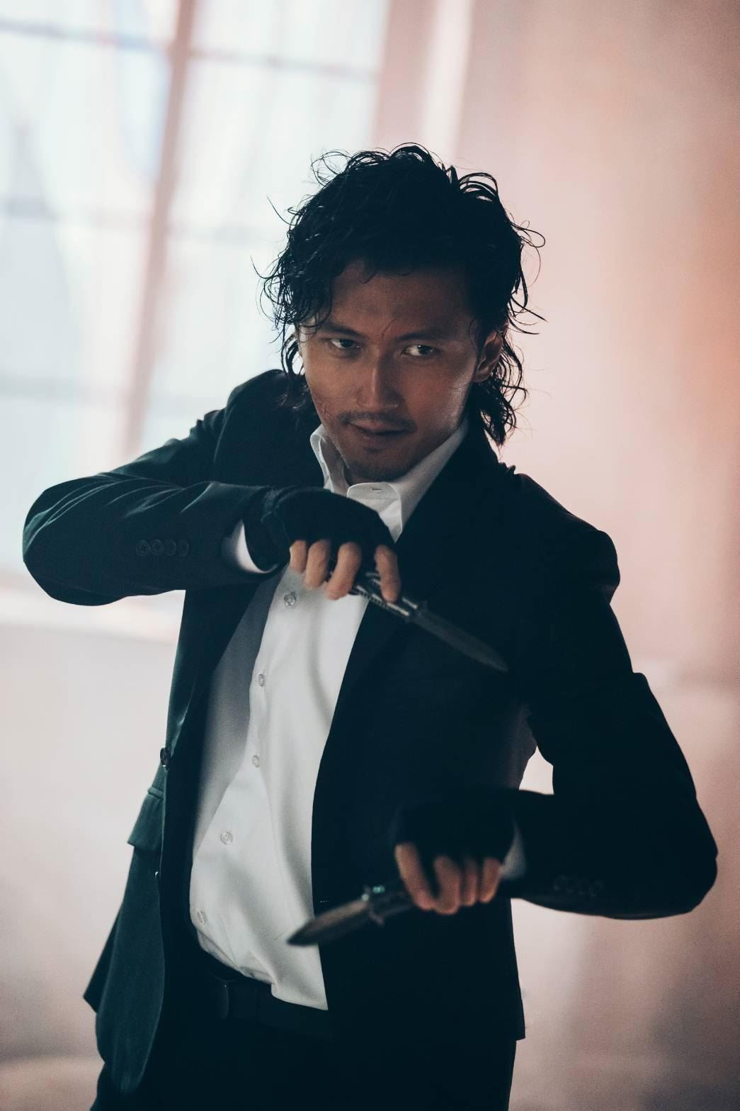 谢霆锋双手耍蝴蝶刀⚡️轻轻松松一整个帅住🔥