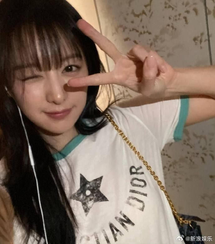 金秀贤莫非偷放闪❓秒删金智媛同款自拍照⚡️