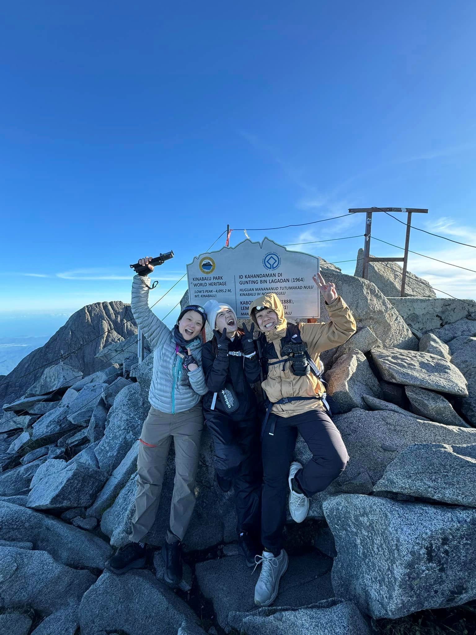 赵洁莹成功登神山⛰️想了十年终于完成啦⚡