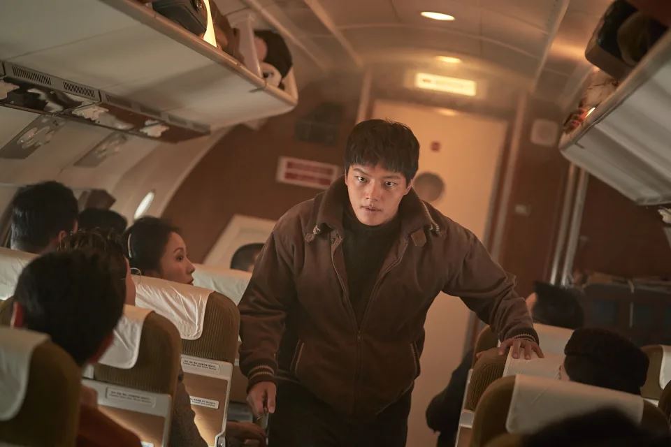 🎬韩国惊悚灾难片《劫机》✈️画140亿韩元逼真重现高空浩劫🔥