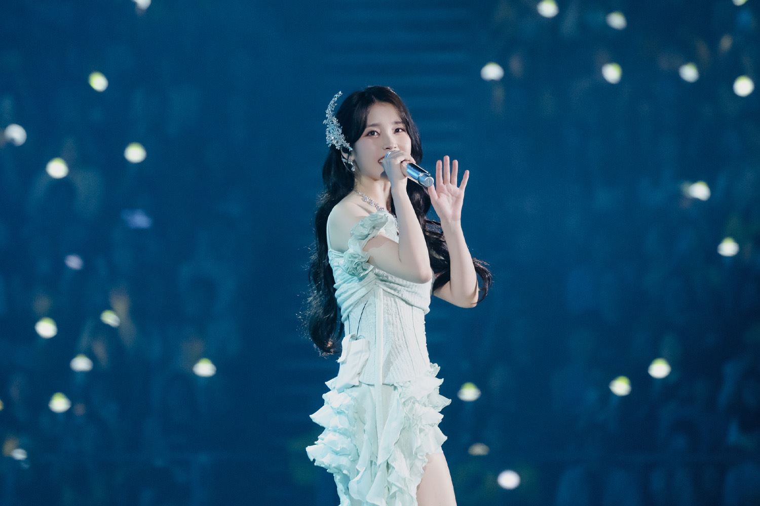 iu演唱会破例宠粉❗️泰国站唱《good day》❤️