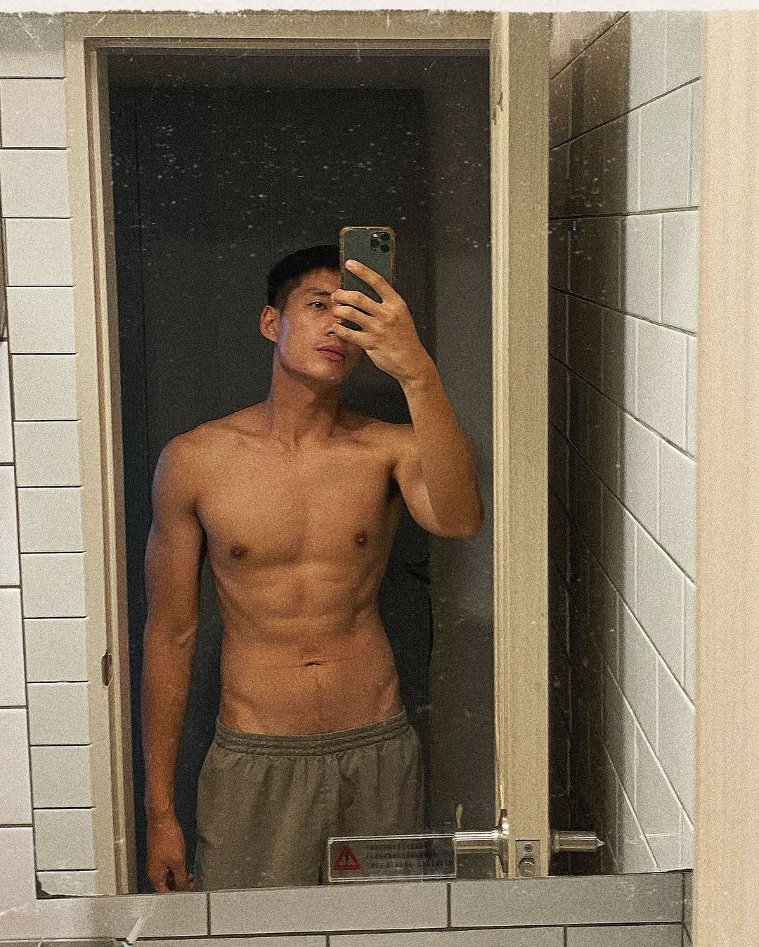 陈泽耀为拍《gold》增加食量❗️导致胃酸倒流😱