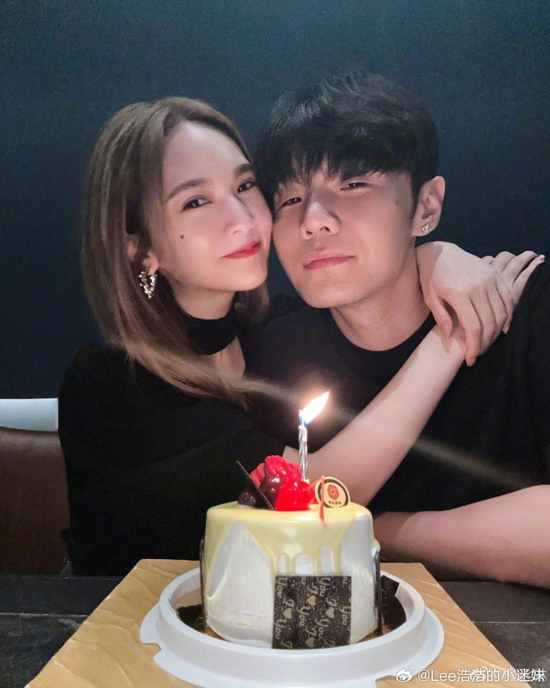 杨丞琳晒同款胡子照❗连续10年卡点为李荣浩庆生🎂