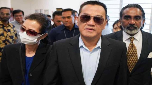 stoking kalimah allah: pengasas kk supermart, isteri dan tiga pengarah bebas