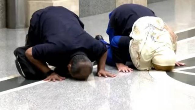 ibu bapa allahyarham zulfarhan sujud syukur dengan keputusan mahkamah rayuan