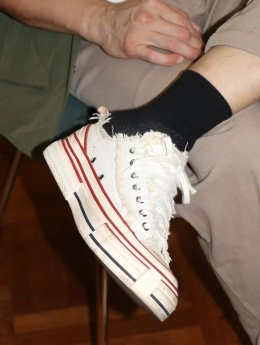 伍允龙拍戏出意外❗左脚有块肉不见了😱