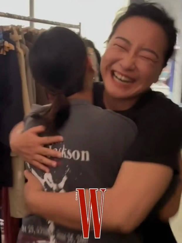 贾玲、安藤樱首次见面❗尖叫拥抱秒变死党💗