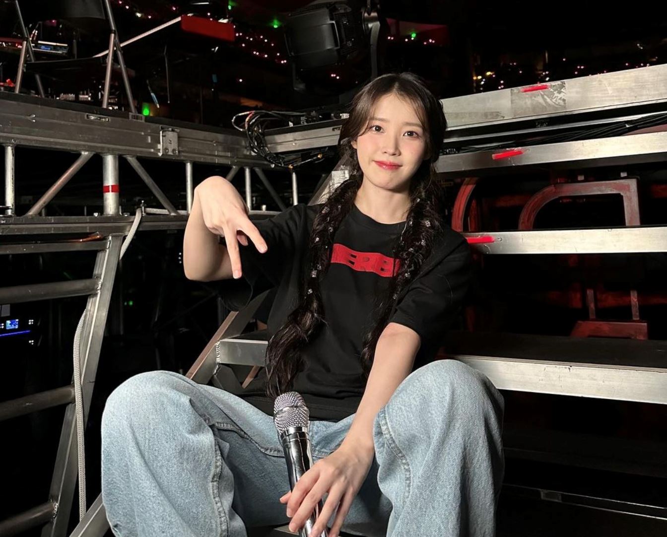 “my first time!” iu takes 10-hour overnight car trip to washington, d.c. after flight cancellation