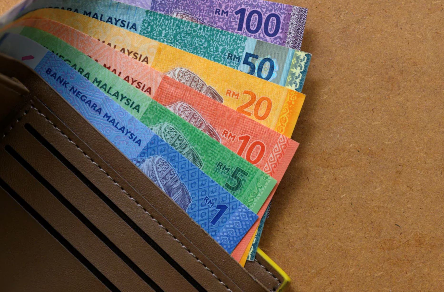 man complains about having to spend rm2.5k a month on his food-loving girlfriend