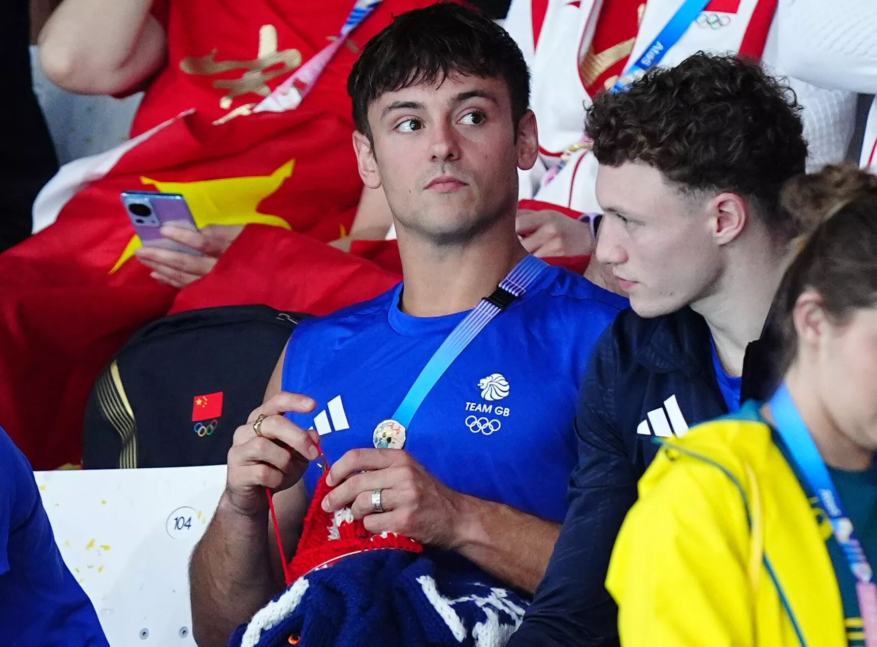 🇬🇧英国跳水王子tom daley现场织毛衣❗网友:每届奥运会固定节目🤣