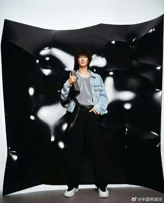 16岁天天拍杂志封面｜网友惊呼：认不出！