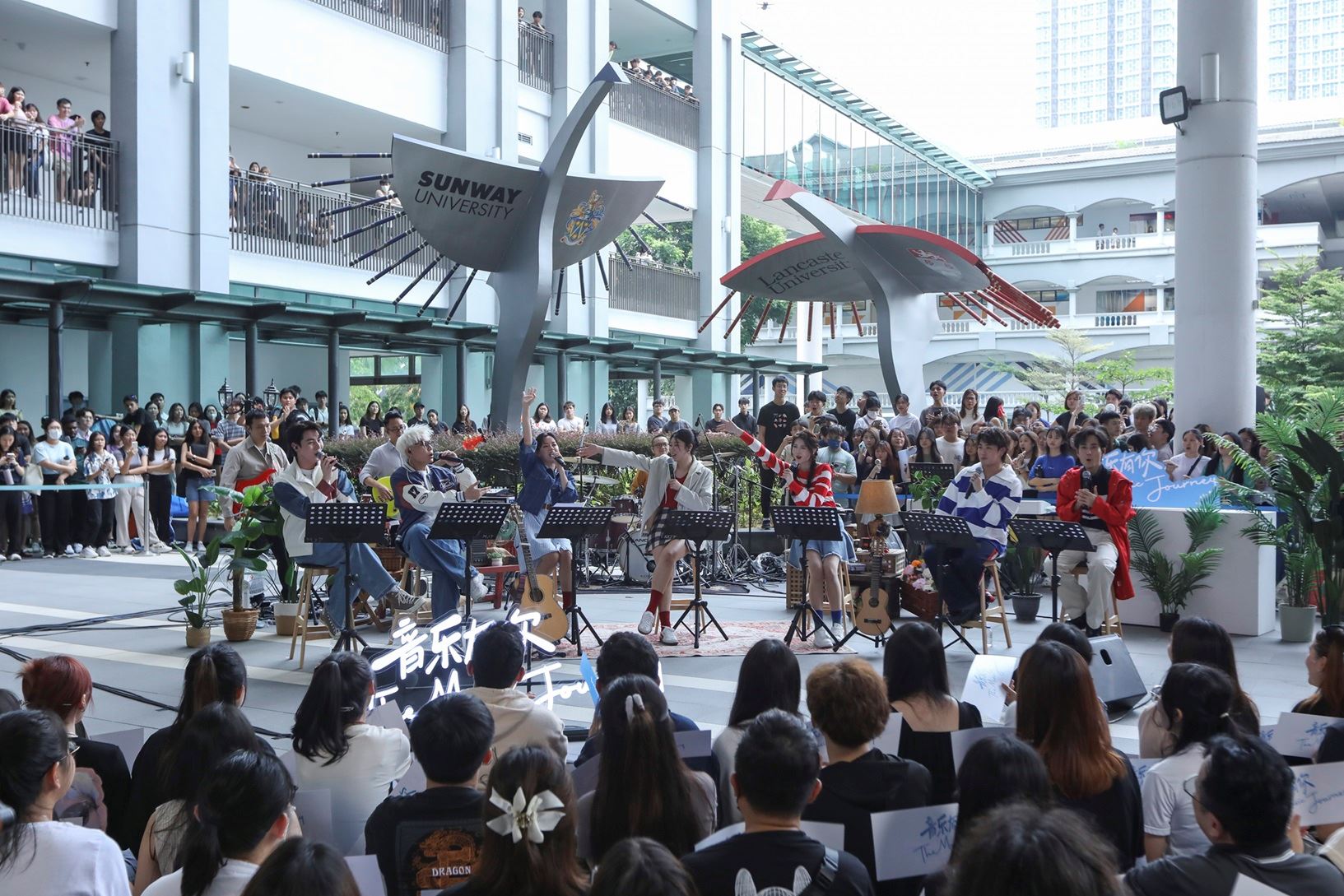 🇲🇾astro音乐路演节目《音乐有你》开拍❗“五福临门”组合边走边唱🎤