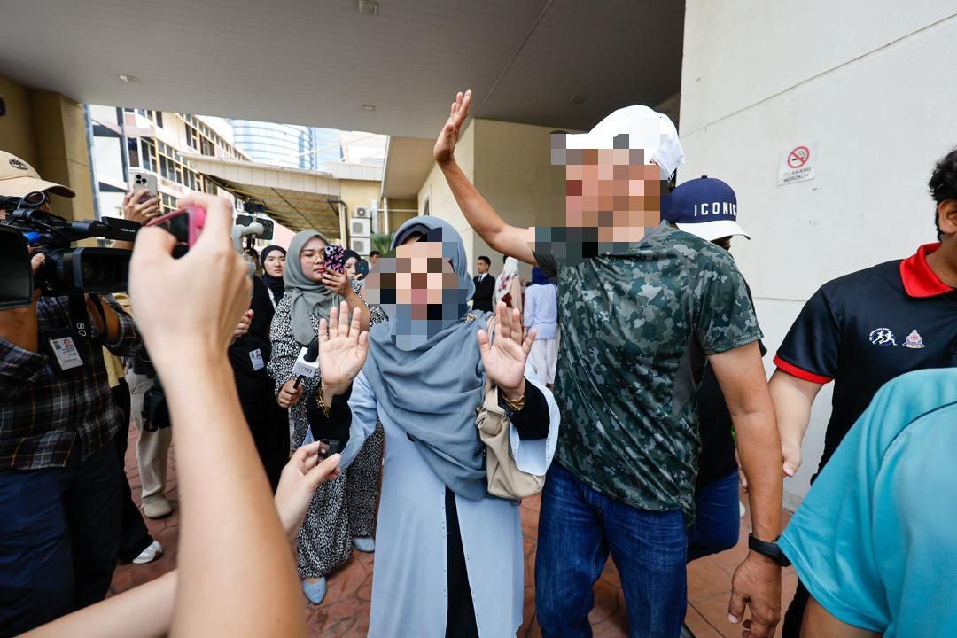 selesai siasatan! datuk, nenek zayn rayyan akhirnya bebas