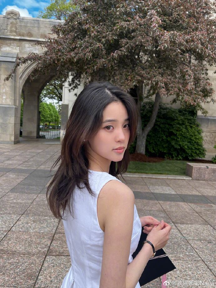 欧阳娜娜被男同学搭讪！一举动吓得拉黑处理！