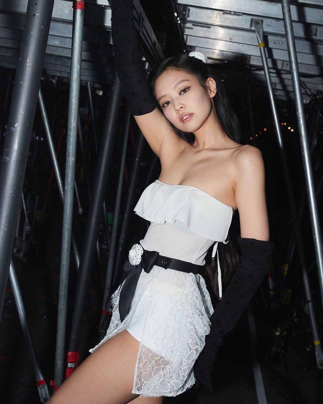 jennie新歌公开36秒疑暗讽yg娱乐！歌词：被当作人质！