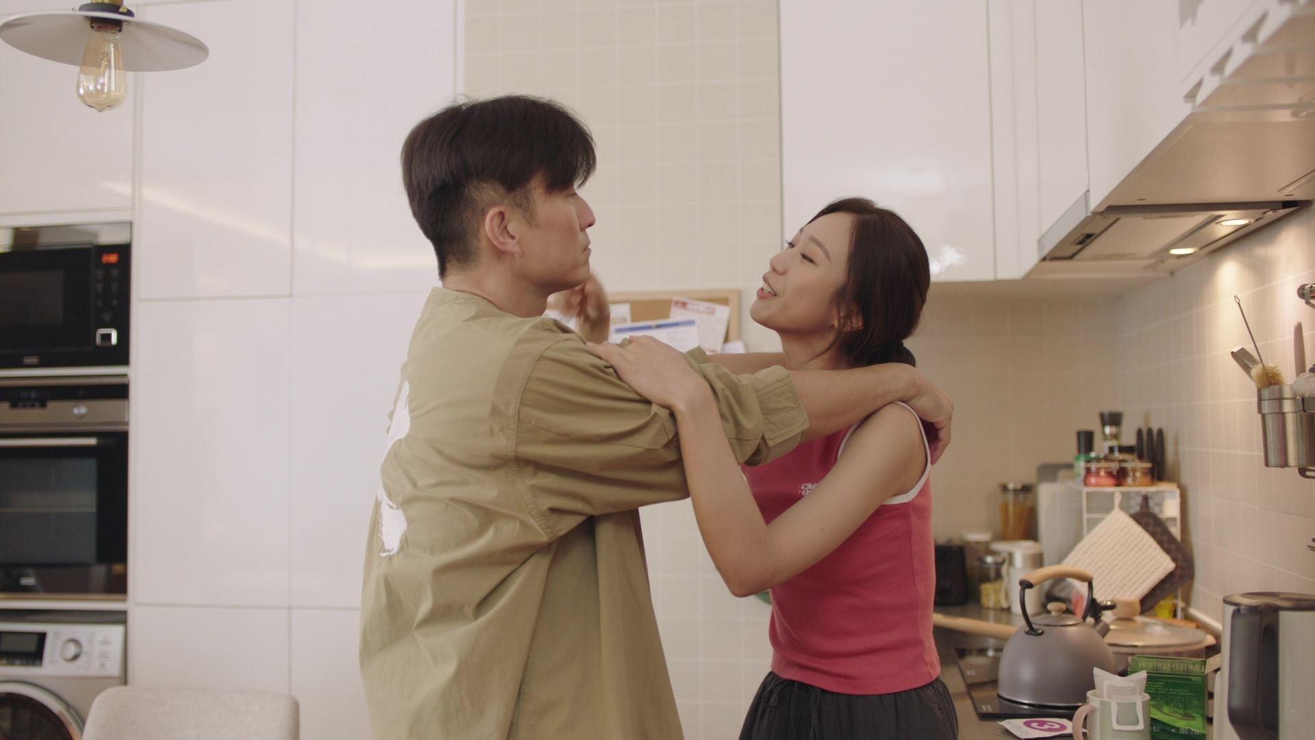 何沛珈爆拍亲密戏最怕一件事😲在《反黑英雄》与陈山聪劲sweet💗