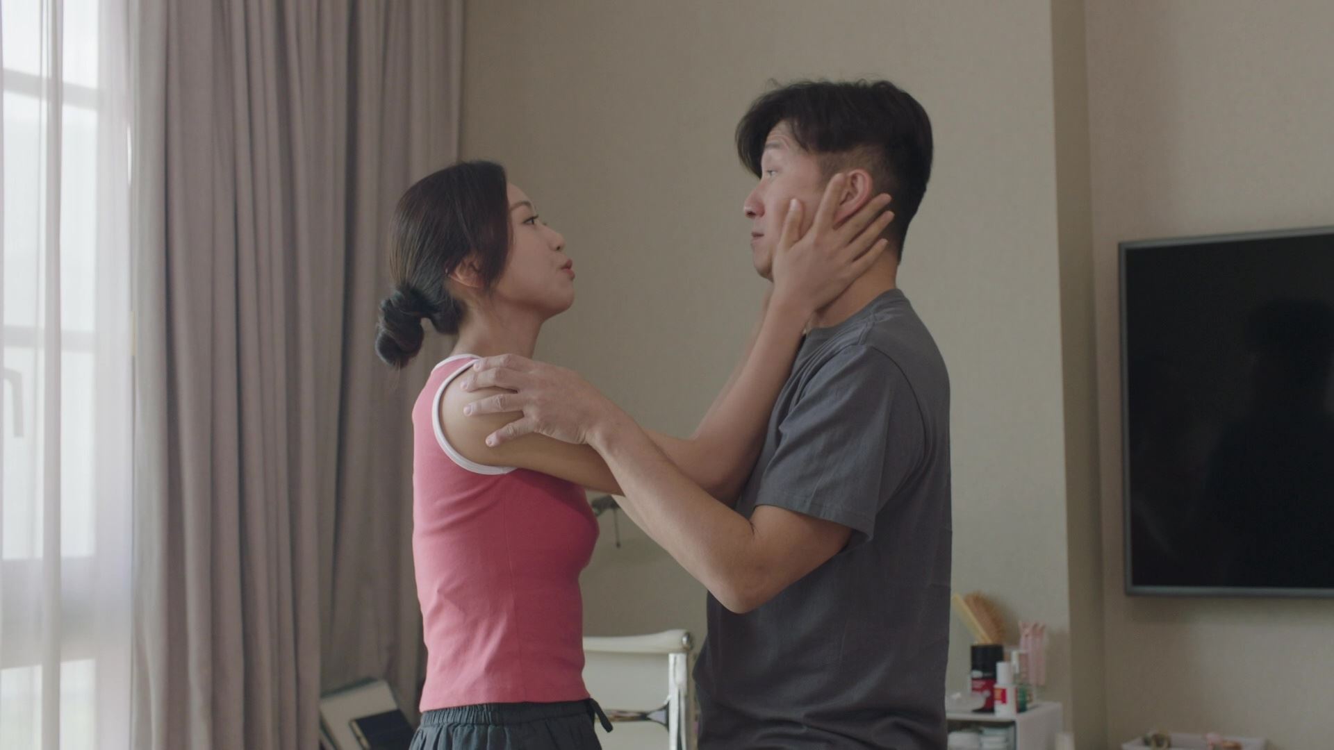 何沛珈爆拍亲密戏最怕一件事😲在《反黑英雄》与陈山聪劲sweet💗