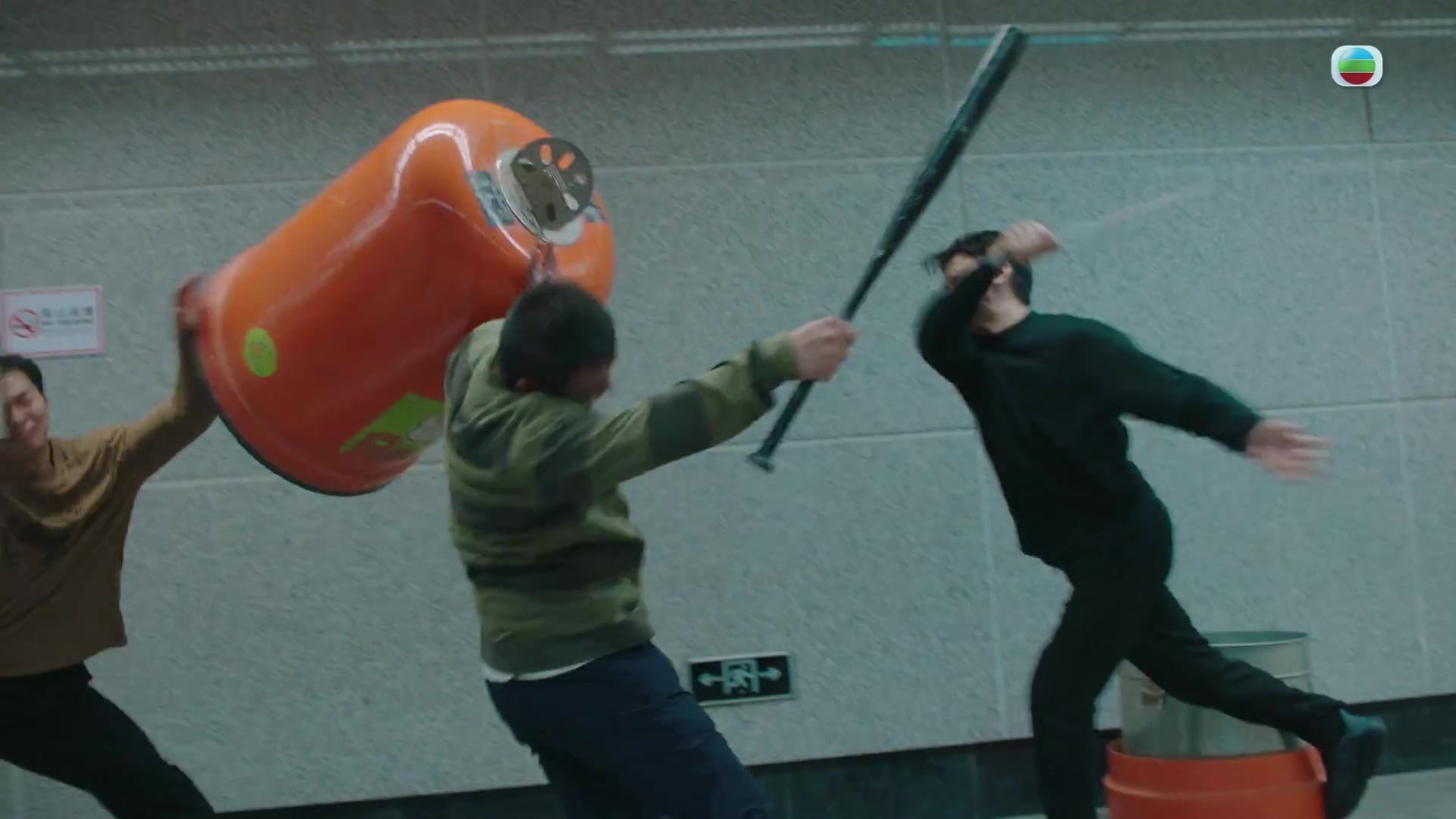 📺tvb《反黑英雄》追斩戏惊动警察❗吓得民众报警