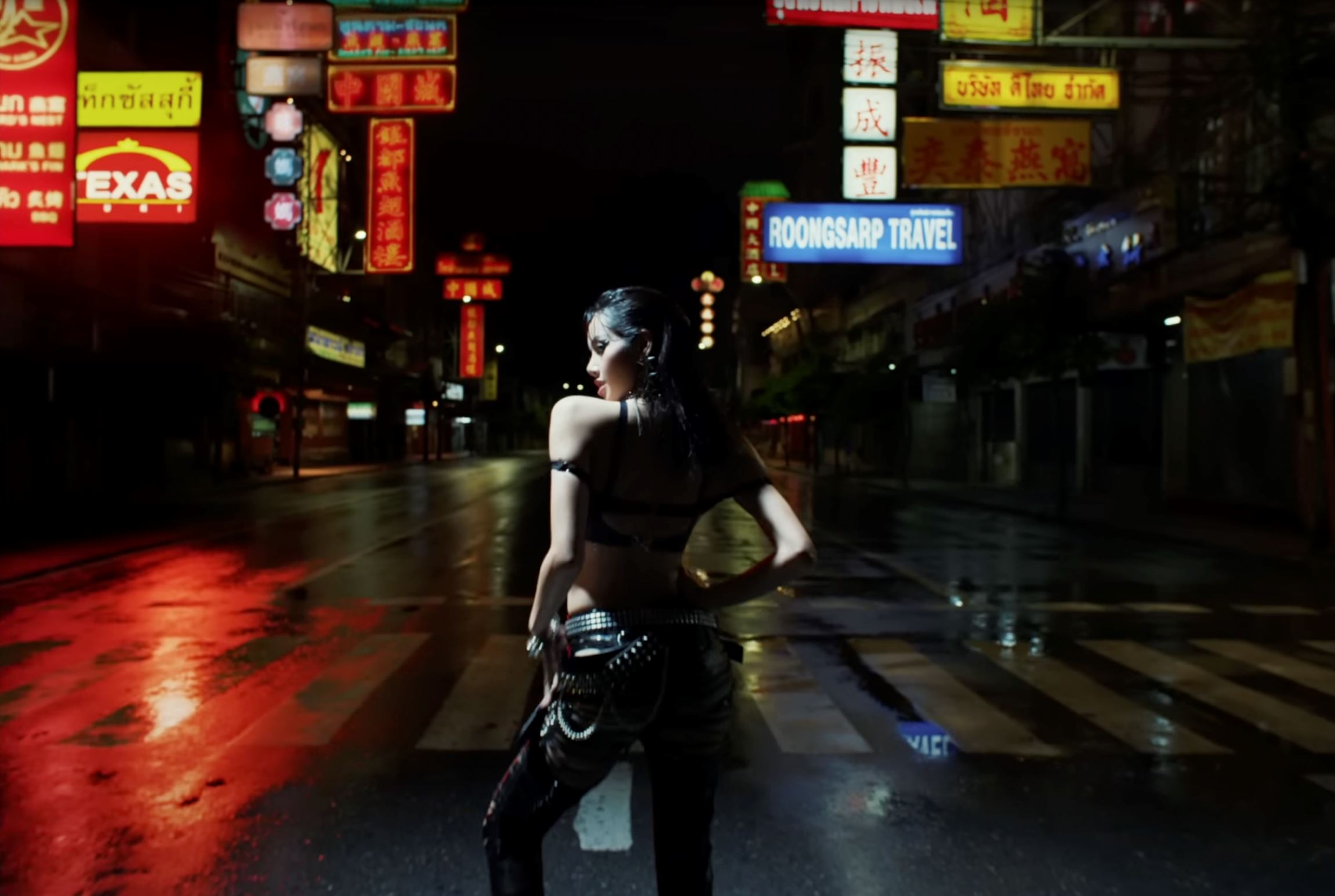 lisa新歌《rockstar》上线啦❗半小时mv破百万观看⚡️