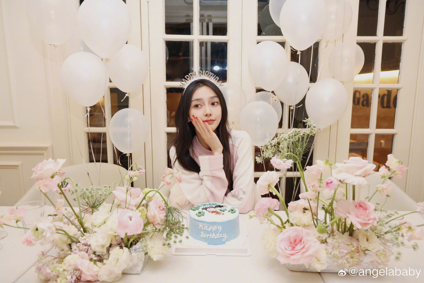 angelababy罕见晒全家福❗7岁儿子小海绵也有入镜🔥