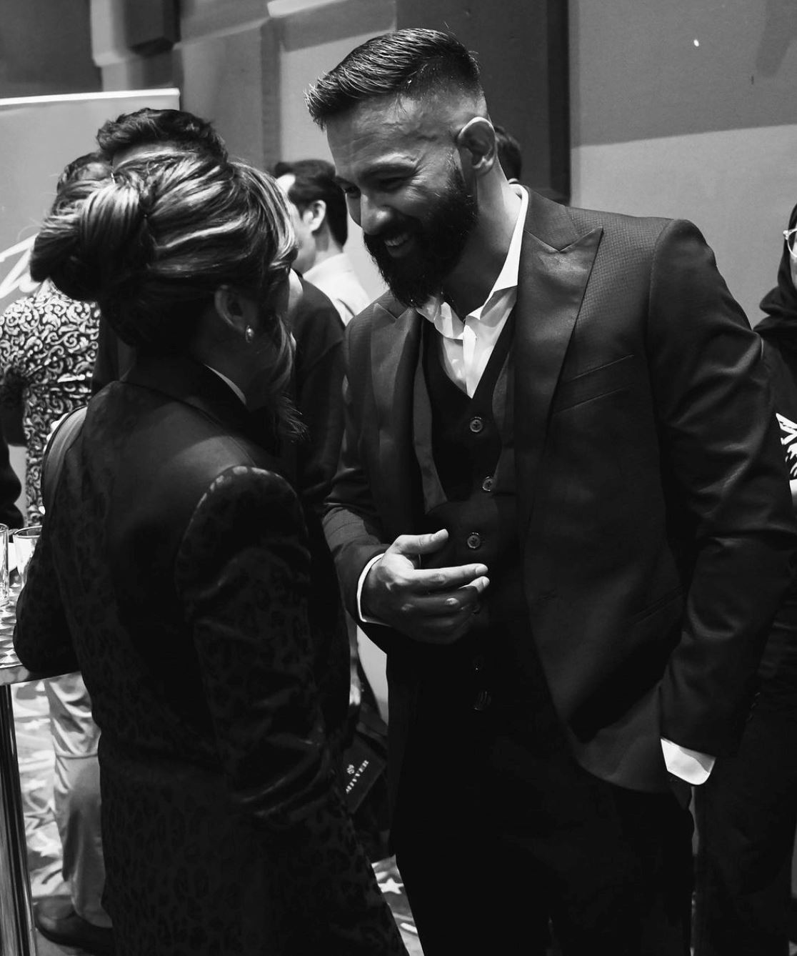 jelas nampak sedih, netizen pakat beri sokongan pada amelia christie [video]