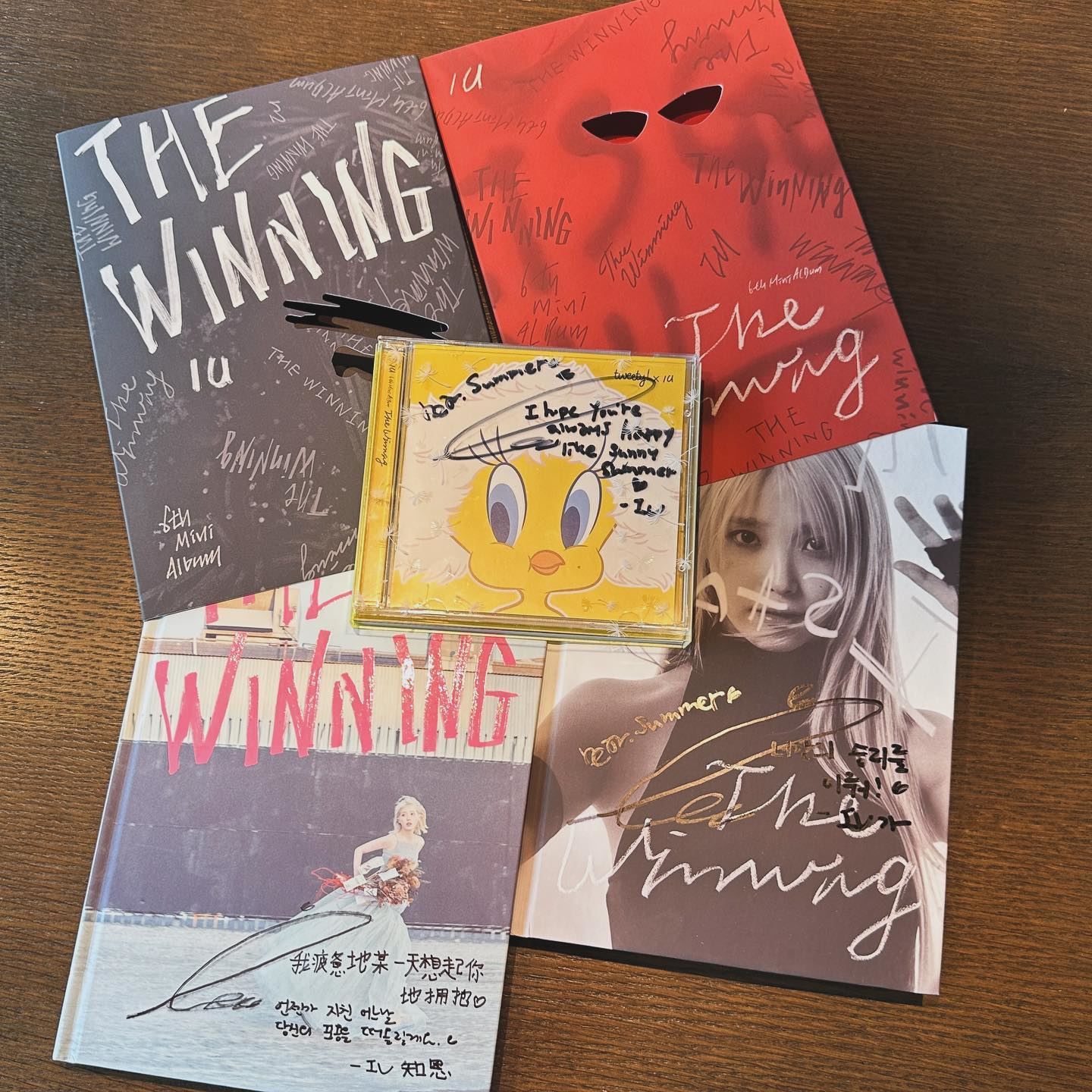 汤唯现身iu首尔场演唱会❗两位女神后台贴贴合照❤️