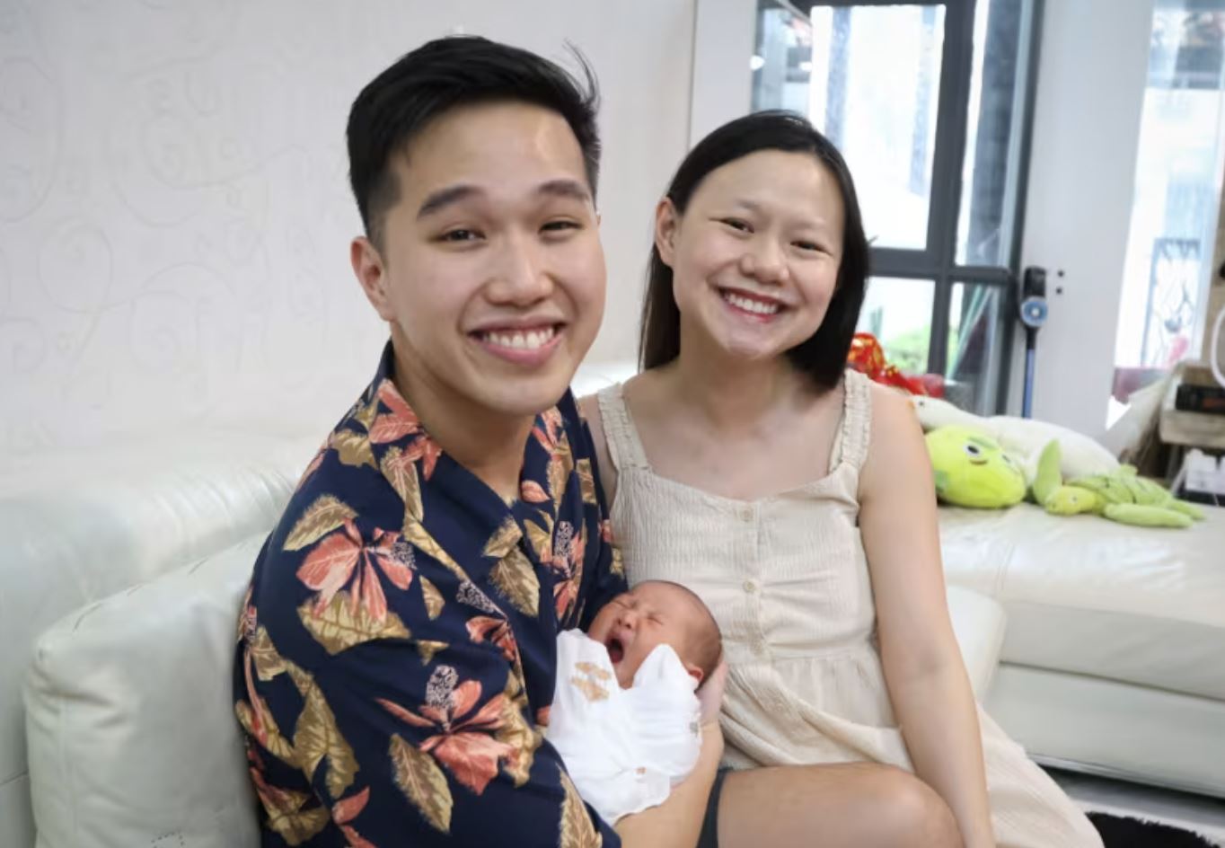 pregnant singaporean swiftie endures contractions during 3-hour concert, gives birth 13 hours later