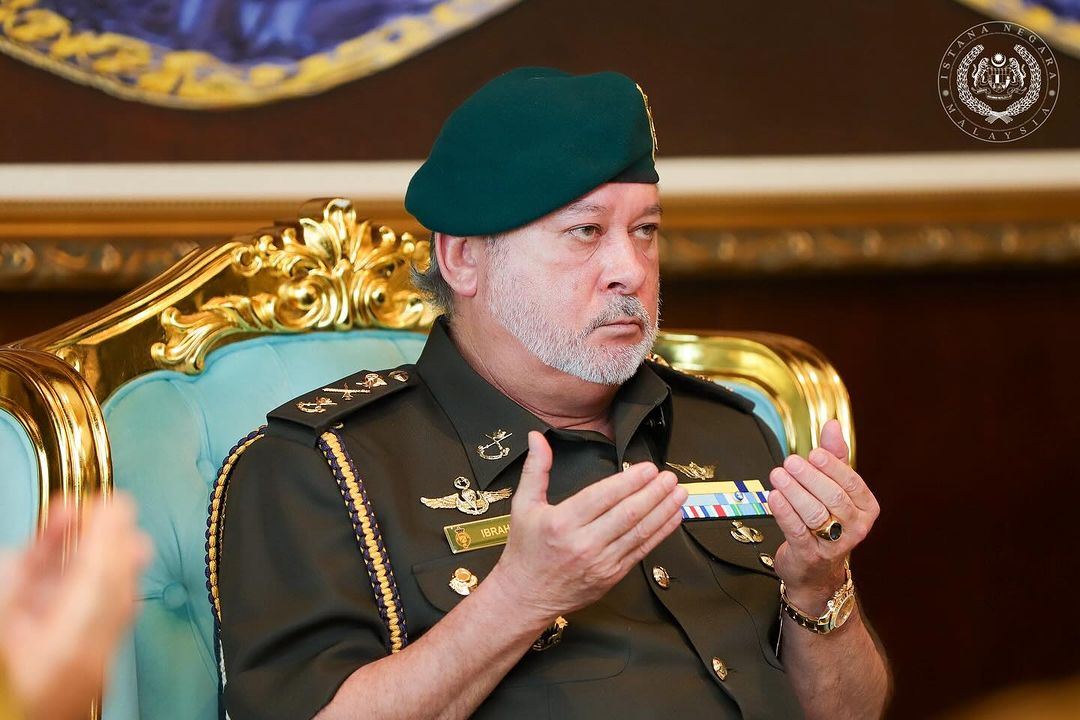 agong murka isu penjualan stoking tertera kalimah allah