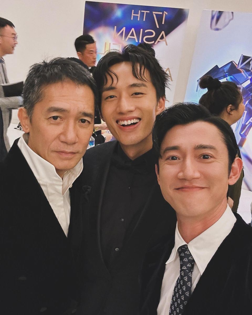 陈泽耀、梁朝伟同框合照❗称现在想起嘴角还是会不自觉地上扬