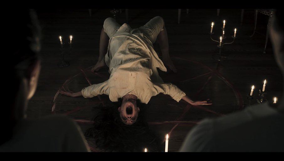 🎬惊悚恐怖电影《鬼烛灵》❗当第一百根蜡烛熄灭地狱的大门就会开启😱