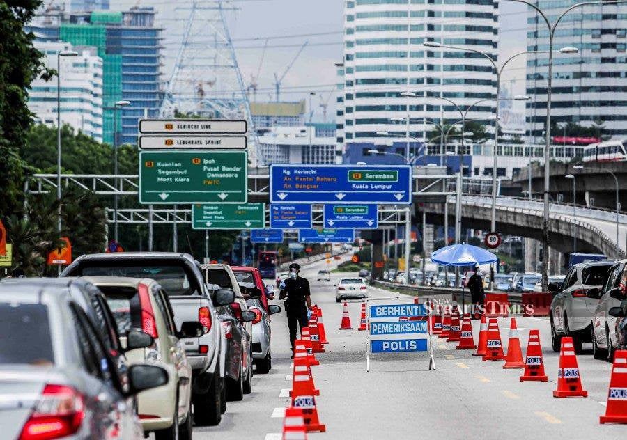 🚗驾驶人士千万别挡路❗阻碍警察开路罚一万监2年⚠️