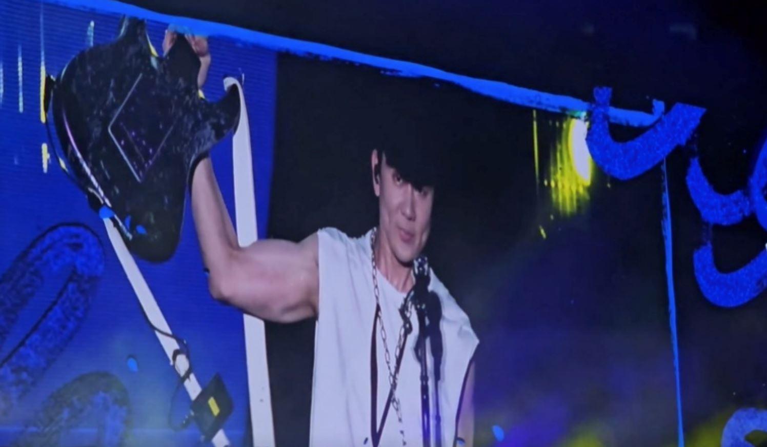 林俊杰秀肌肉比脸大！粉丝呼吁：全球巡脱！