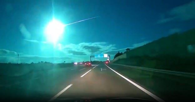 komet meletup di langit, penduduk eropah terkejut lihat kejadian depan mata