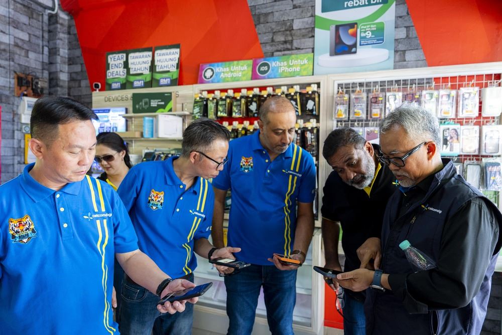 CelcomDigi reps looking at their phones