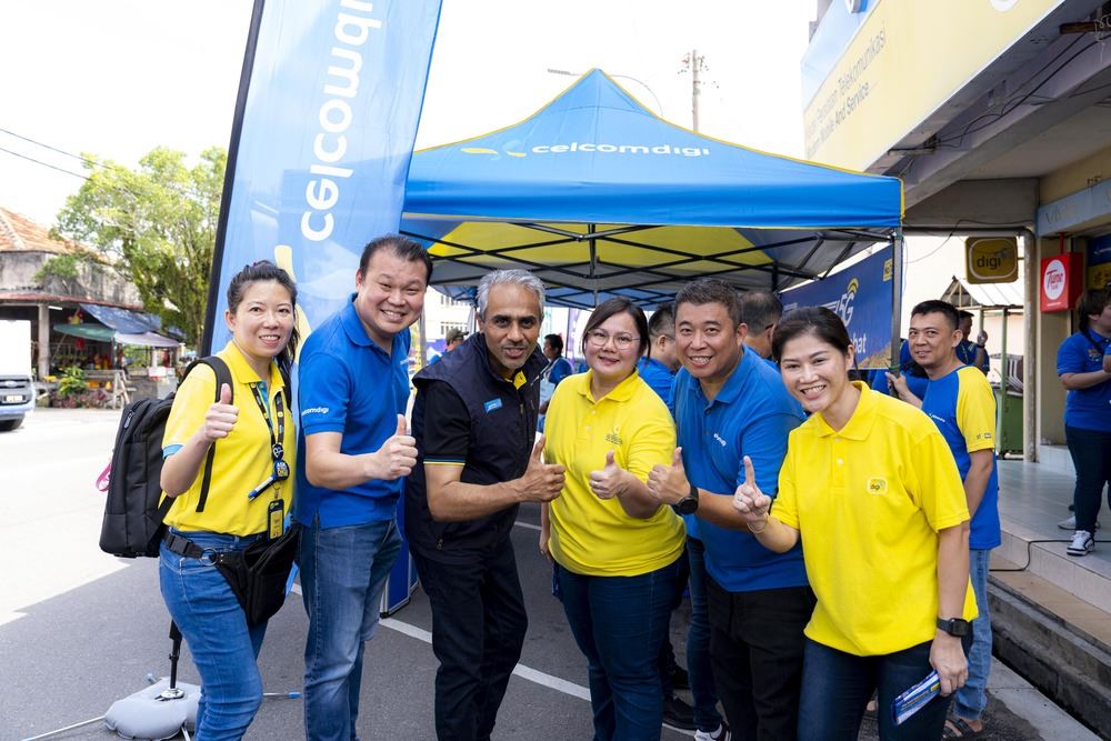 A CelcomDigi group photo