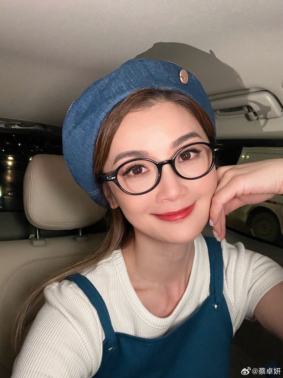 蔡卓妍神还原童年造型❗完全就是等比例放大美貌😍