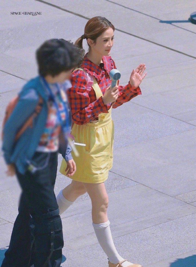 蔡卓妍神还原童年造型❗完全就是等比例放大美貌😍