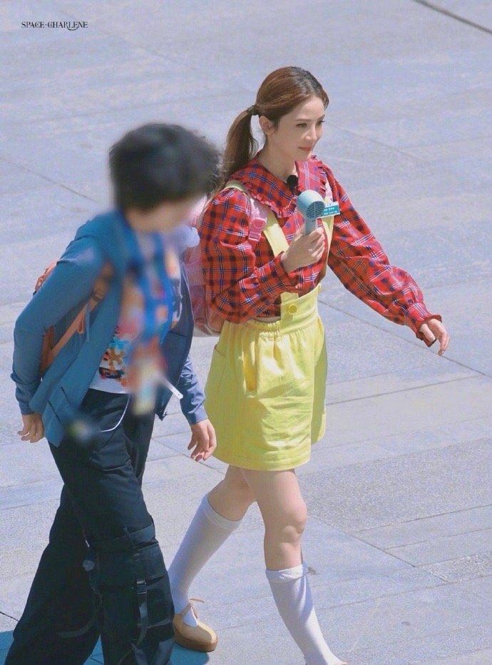 蔡卓妍神还原童年造型❗完全就是等比例放大美貌😍