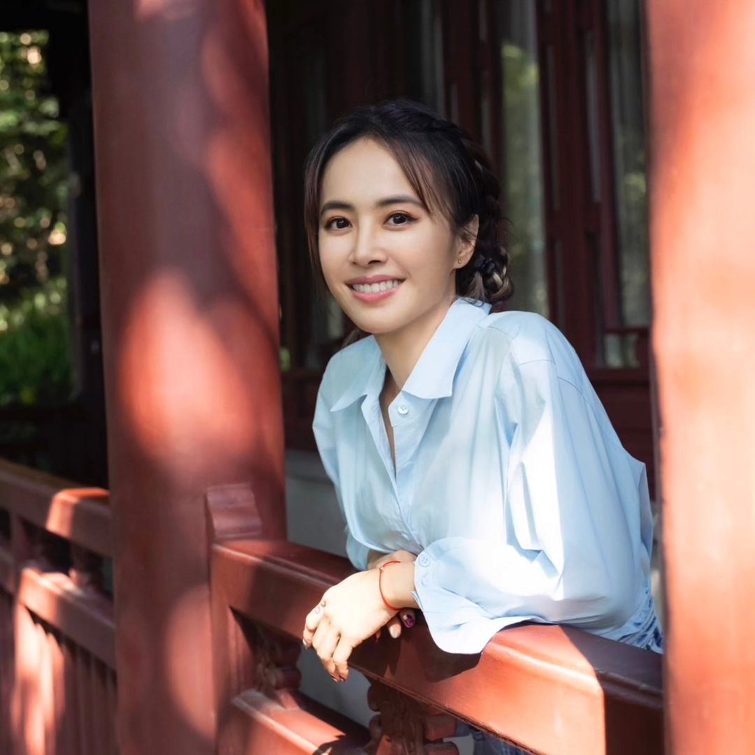 jolin蔡依林零伪装游西湖❗网友：台上国际巨星 台下女大学生🤩