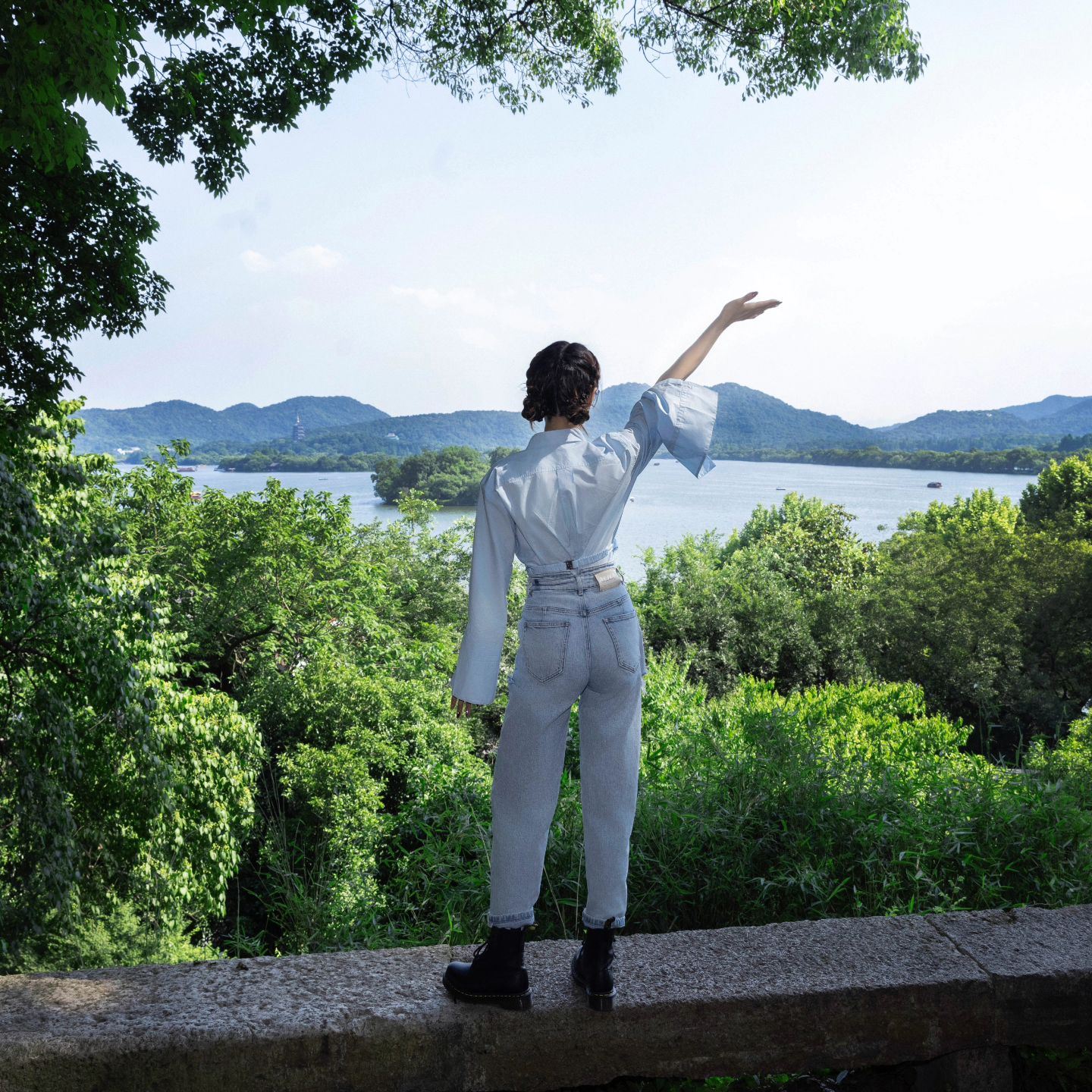 jolin蔡依林零伪装游西湖❗网友：台上国际巨星 台下女大学生🤩