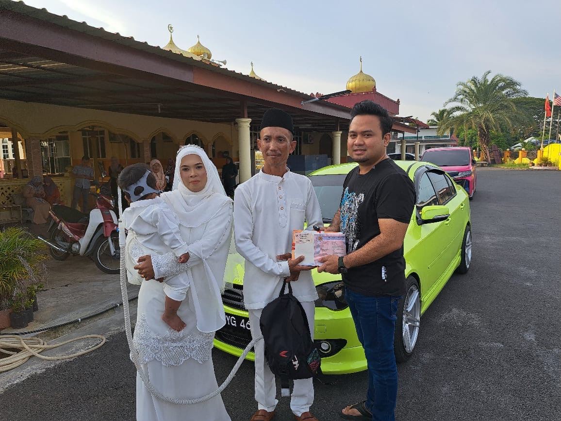 hadiah nikah! pasangan bayi kronik syukur terima geran kereta