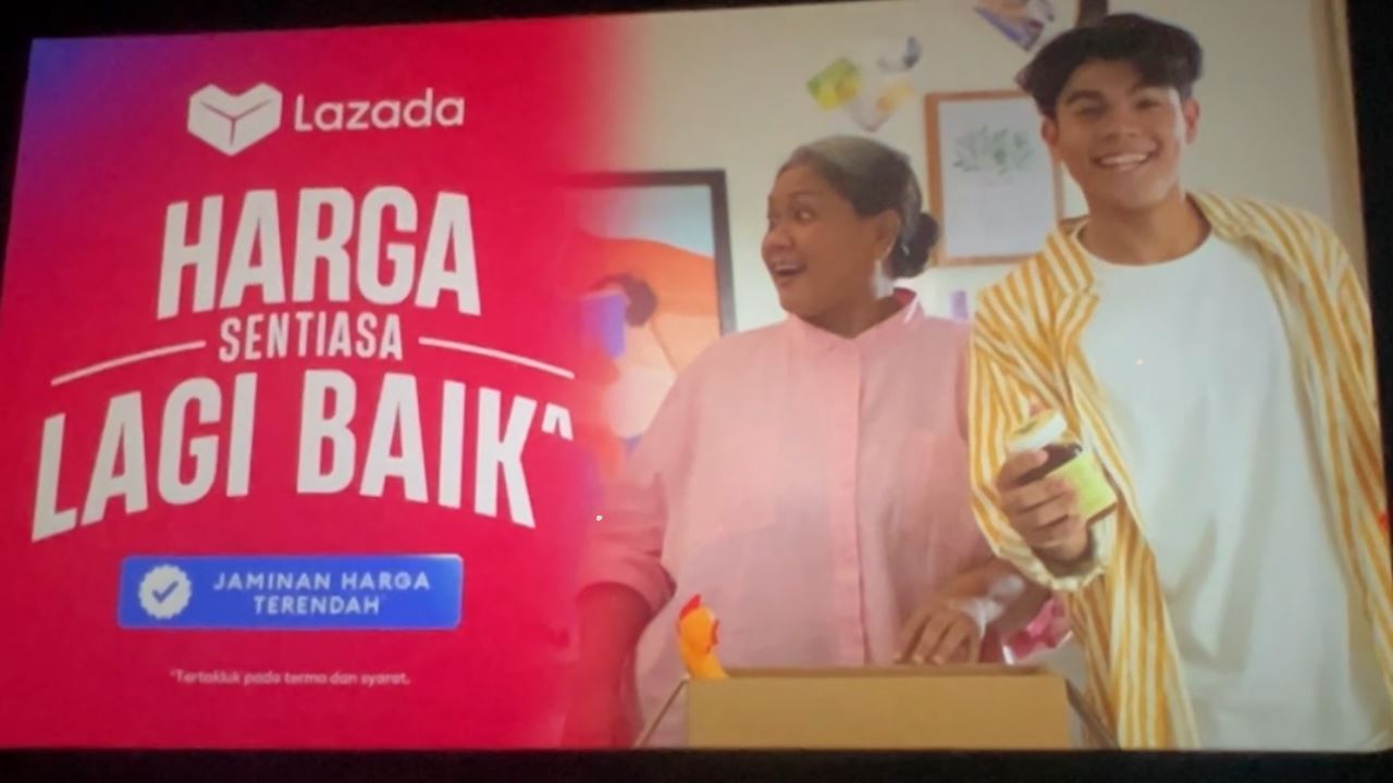 Video viral pemuda dan ibunya rupanya adalah iklan lazada cinema!
