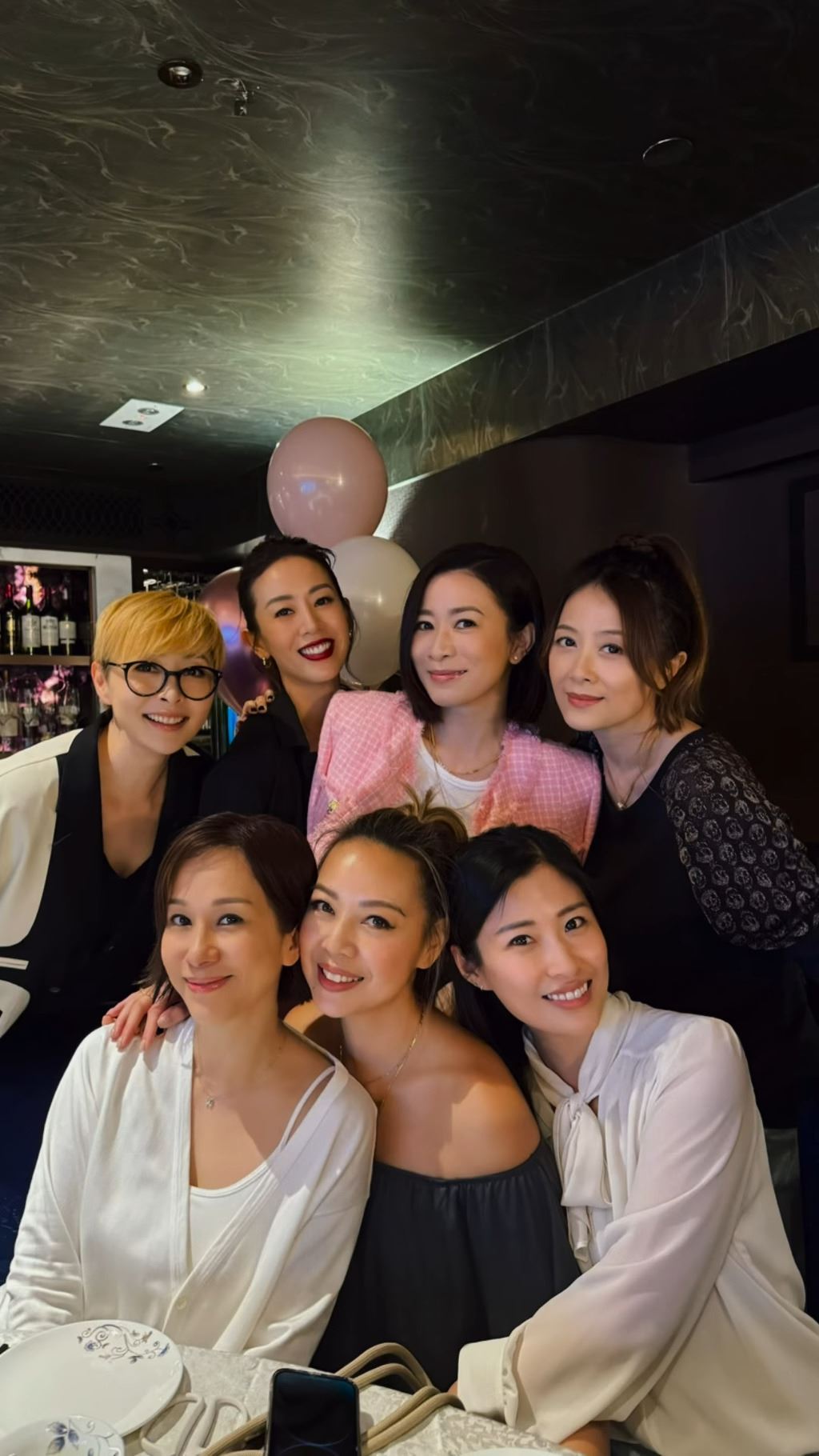 七魔女合体为佘诗曼庆祝生日🎂多年过去大家感情依然不变💗