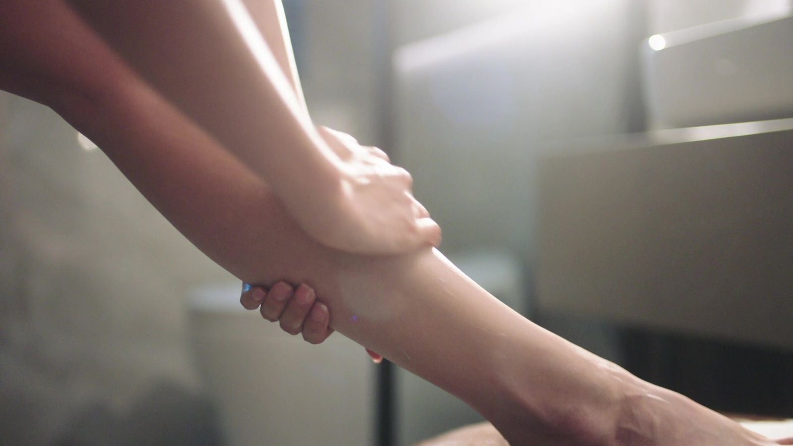 📺tvb《黑色月光》林夏薇诱惑马志威❗吊带丝绸睡衣超火辣🔥