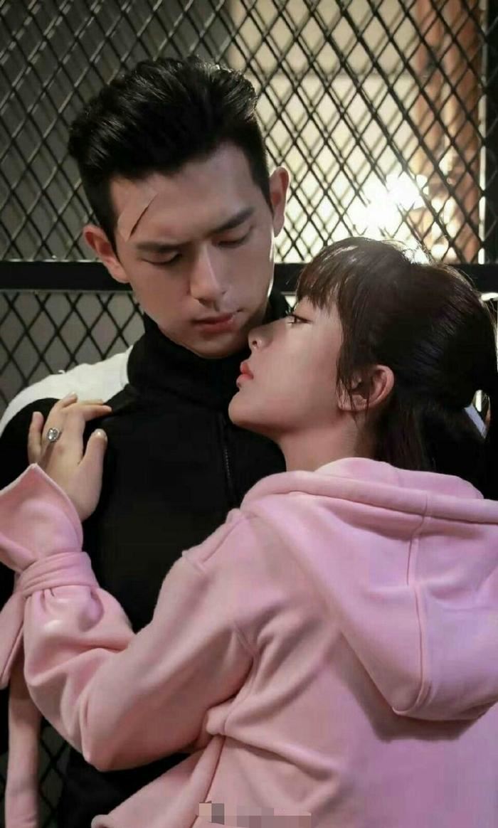 李现连续七年为杨紫庆生🎂童颜夫妇再撒糖🍬