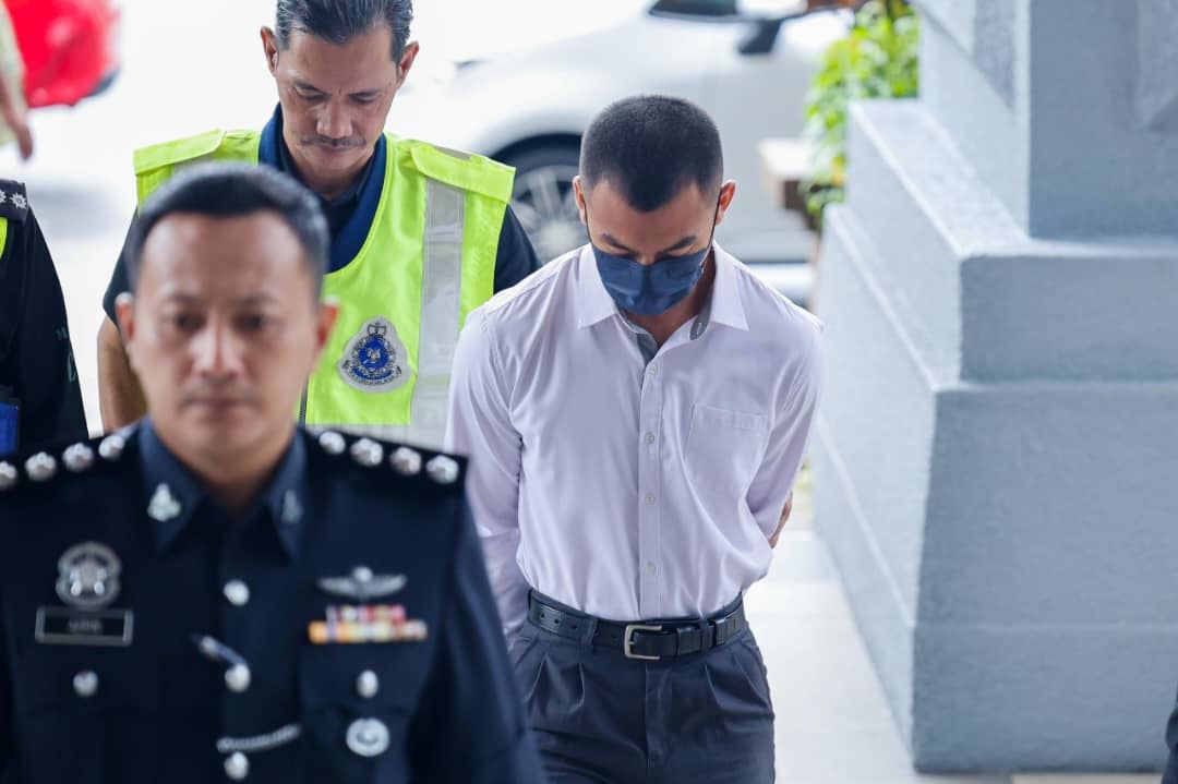 tertuduh mengaku tidak bersalah cederakan junior upnm guna seterika