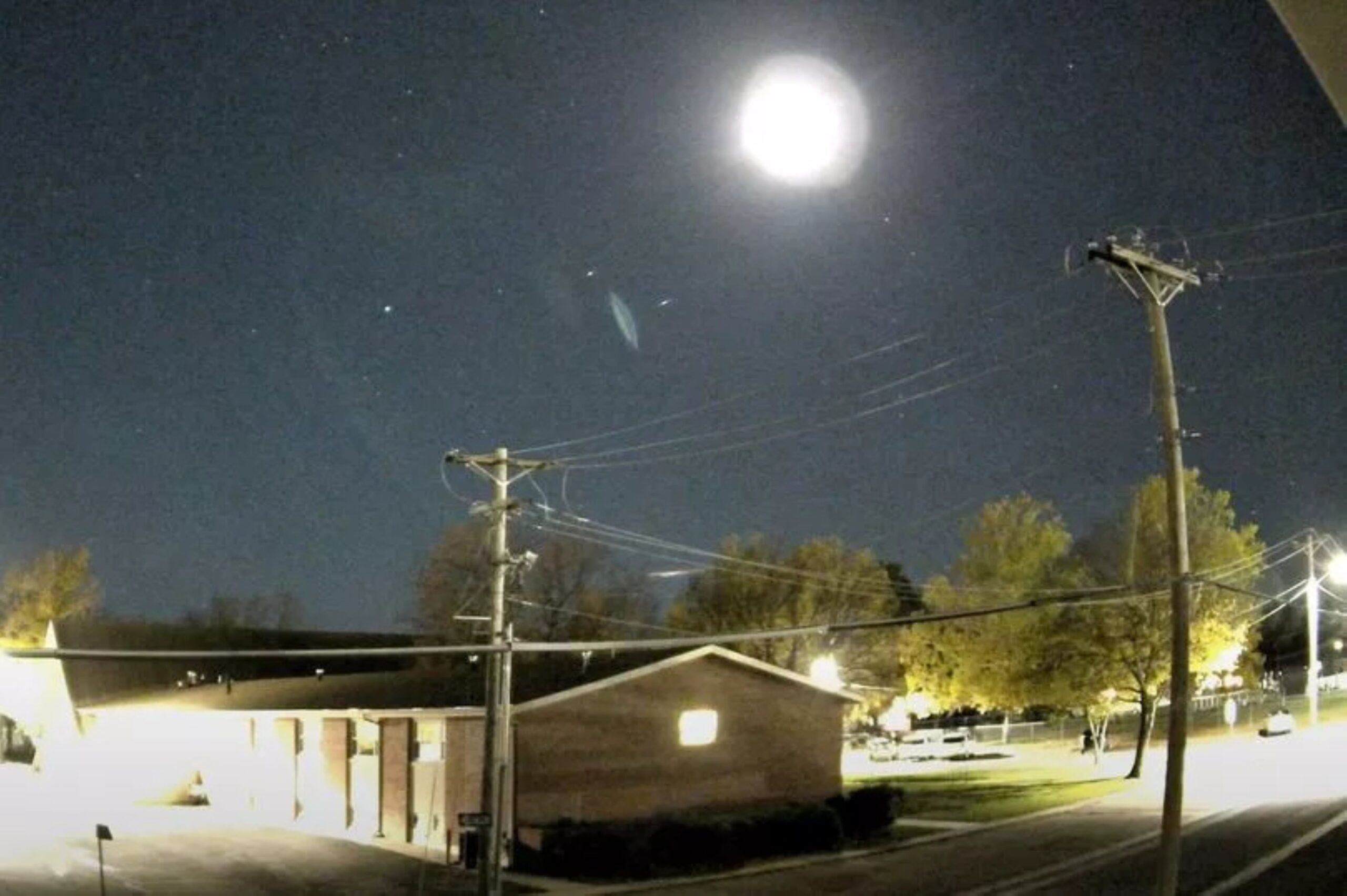 penduduk terkejut nampak bebola api di langit