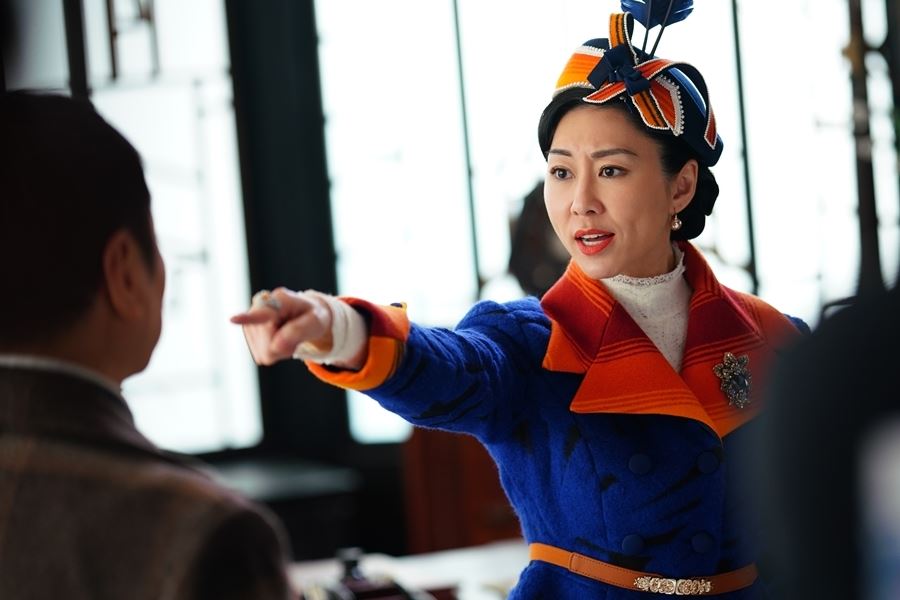 📺《巾帼枭雄之悬崖》胡定欣逾30款女强人造型❗帽子是亮点🎩