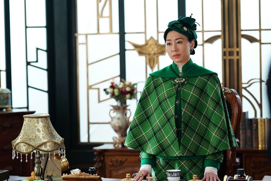 📺《巾帼枭雄之悬崖》胡定欣逾30款女强人造型❗帽子是亮点🎩