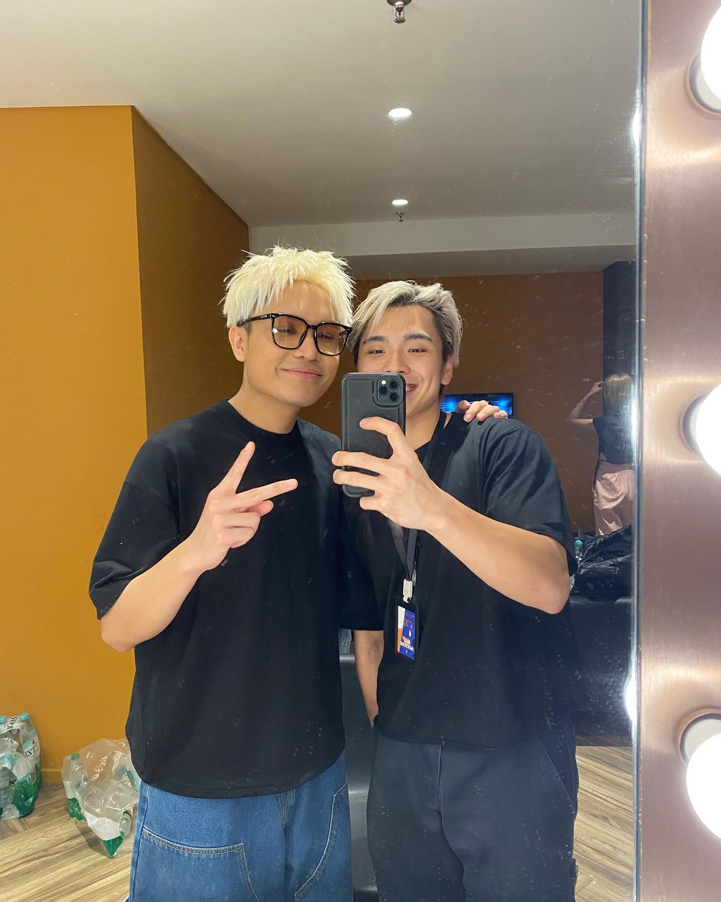 🇲🇾菲道尔公开帅哥助理账号❗也是位创作歌手🔥